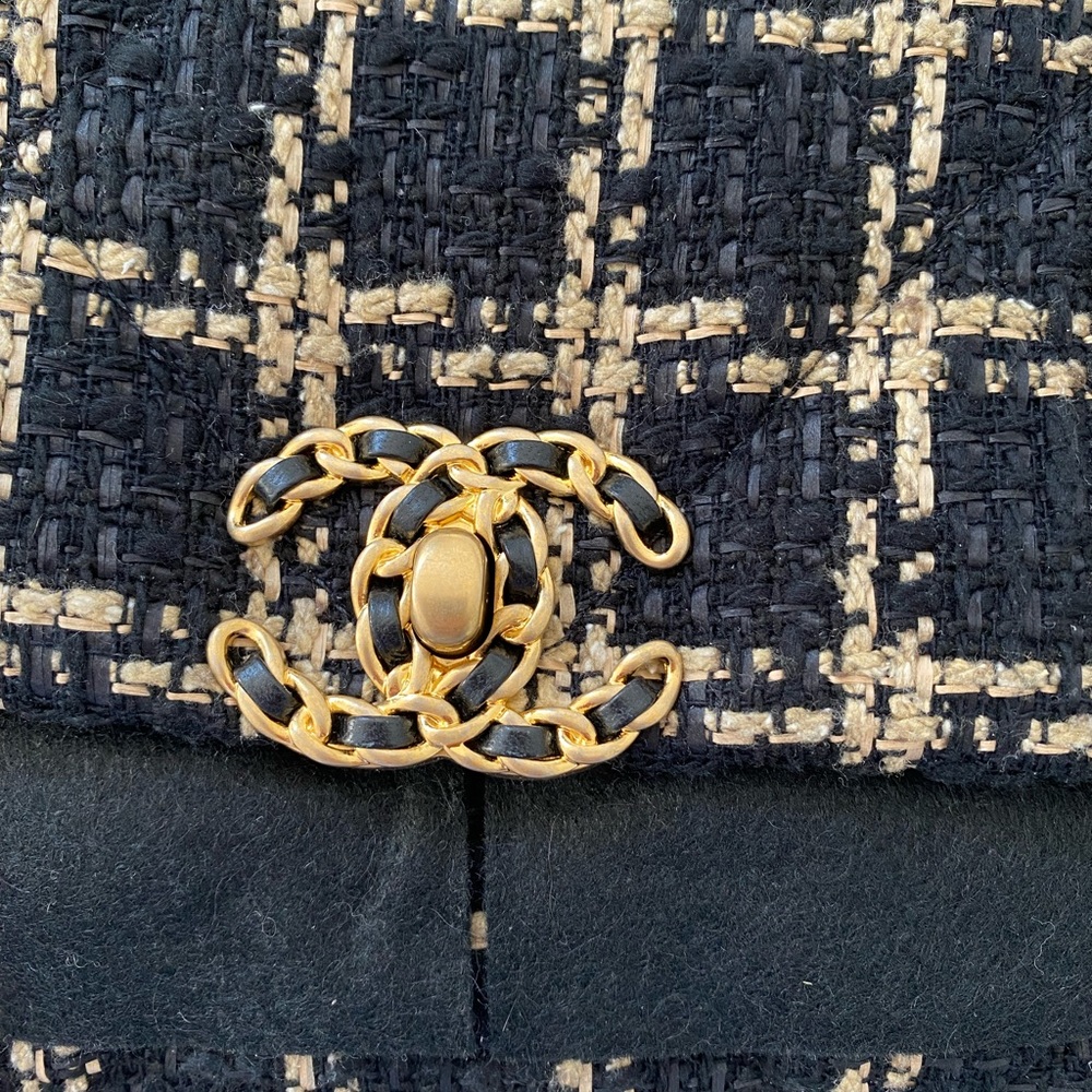 Chanel 19 - Picture 3 of 7